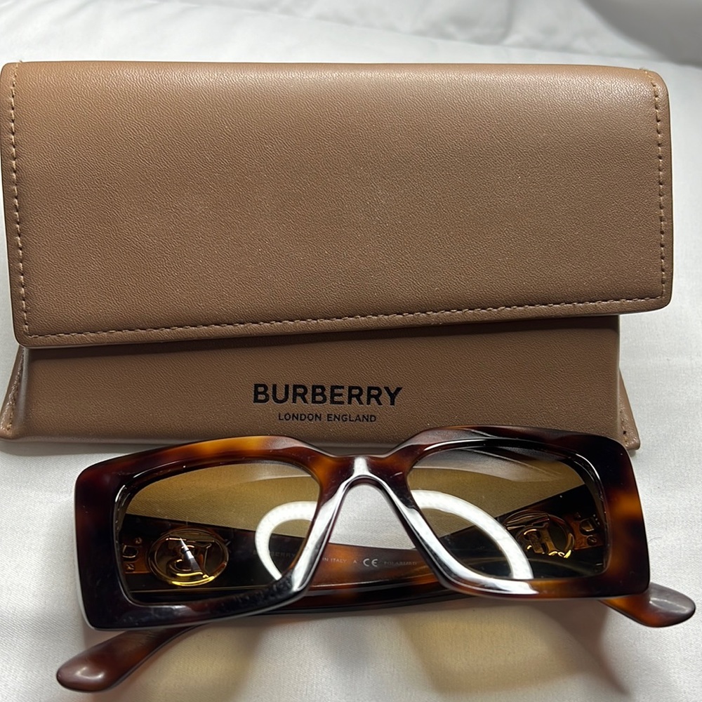 Burberry sunglasses authentic bought from macys includes case